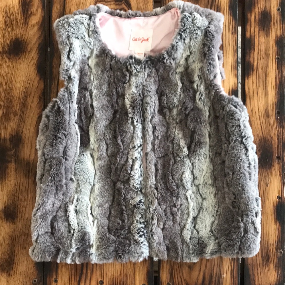 Girls faux gray fur vest. Size 10/12.